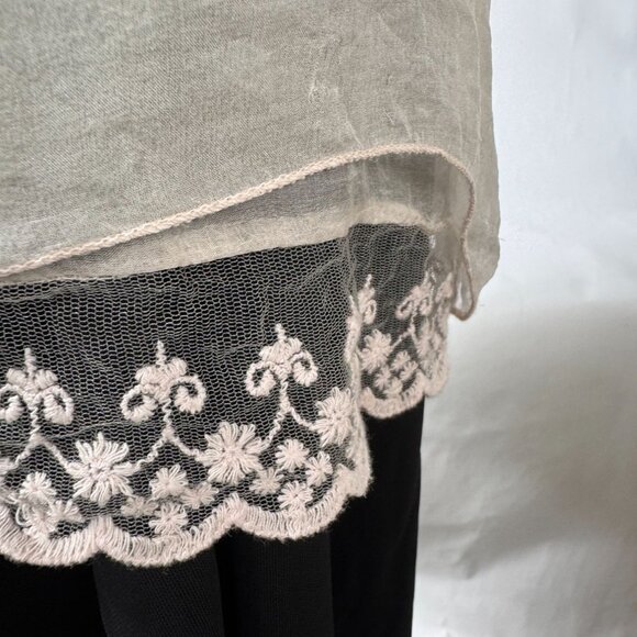 Sheer Beige Blouse With Embroidered Hem & 3/4 Sleeves By Prontomoda Giusy - Picture 3 of 16